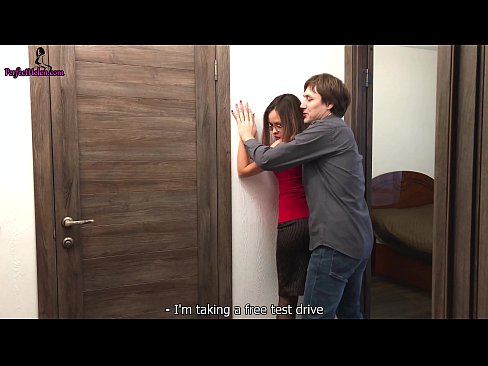 ❤️ Agent de béns arrels sexy li fa una pata de cony i es folla mentre ven el seu apartament - Krempai ❤ Vídeo de sexe a nosaltres ☑