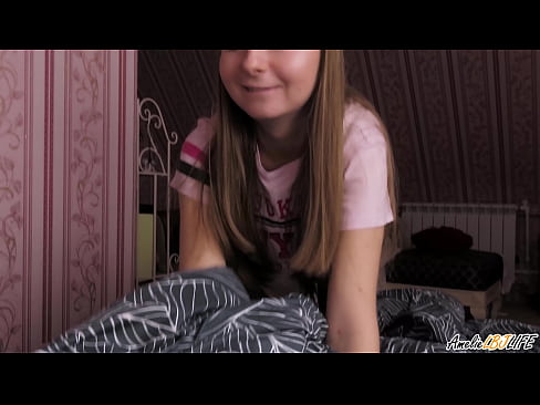 ❤️ Blondie xucla profundament la seva millor amiga i es fa semen a la boca ❤ Vídeo de sexe a nosaltres ☑