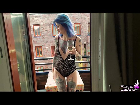 ❤️ Una noia tremenda xuclant amb un glop i follant apassionadament sota el cel obert ❤ Vídeo de sexe a nosaltres ☑